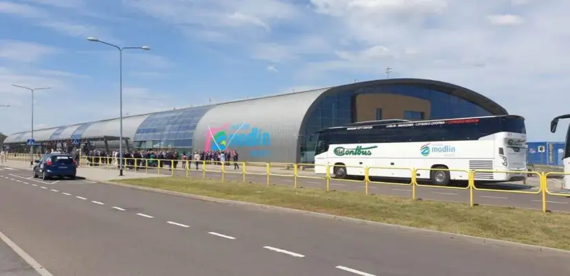 Modlin Contbus: Gdzie jest przystanek? Bezstresowa podróż!