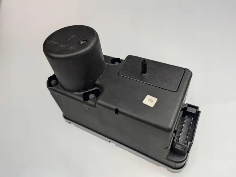 Gdzie jest pompka centralnego zamka w Golfie 3? Oto kluczowe informacje