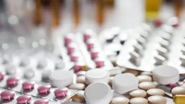 Czy lek Structum szkodzi na żołądek? Odkryj skutki uboczne i porady