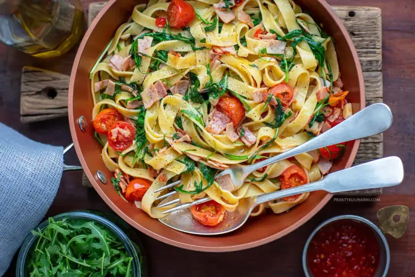 Spaghetti z szynką parmeńską: szybki przepis na włoski obiad
