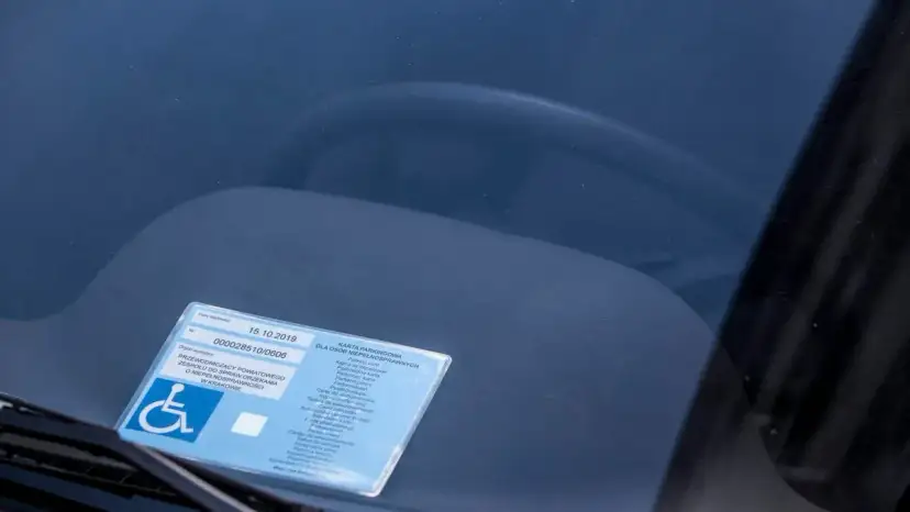 Czy parking dla niepełnosprawnych jest płatny? Sprawdź zasady w Krakowie