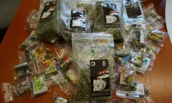 Mocarz dopalacz skład: niebezpieczne substancje i ich skutki zdrowotne