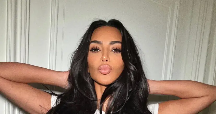 Rzęsy efekt Kim Kardashian: Jak uzyskać idealny dramatyczny look