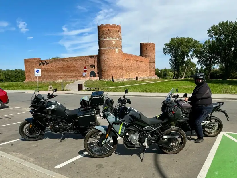 Mazowsze motocyklem: 5 tras, które zaskoczą! Odkryj sekrety regionu