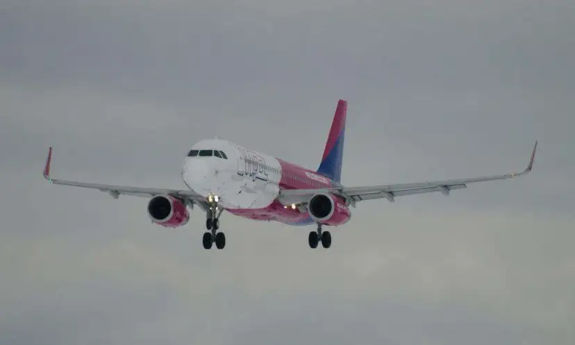 Czy można zabrać kanapki do samolotu w Wizz Air? Oto ważne zasady