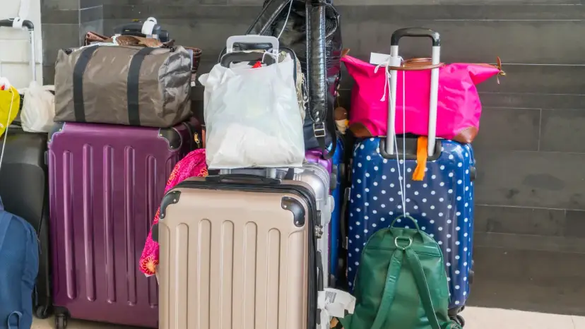 Walizka ABS czy poliwęglan – co wybrać, aby uniknąć kosztownych błędów?