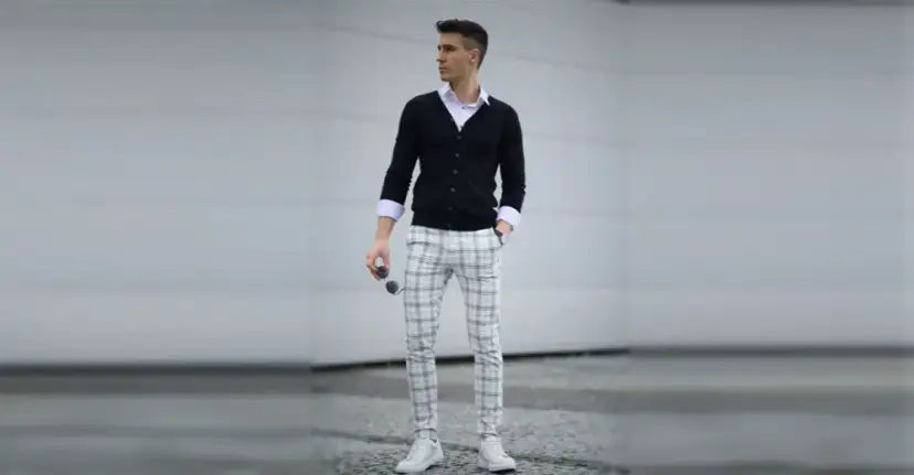 Jaką koszulę wybrać do szarych spodni w kratkę, aby zachwycić?