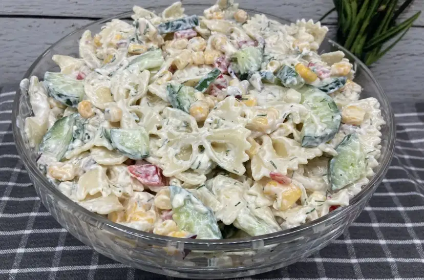 Jak zrobić sałatkę z makaronem - szybki przepis na smaczne danie