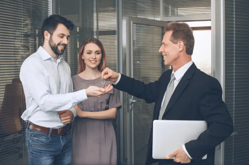 Ile bierze biuro nieruchomości za wynajem? Sprawdź ukryte koszty