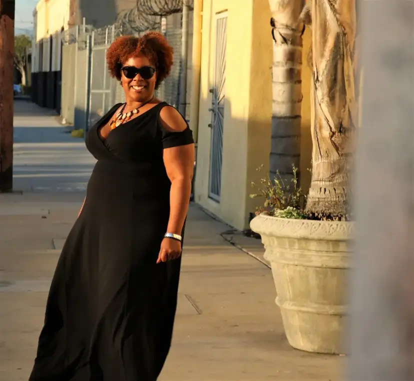 Jak się ubrać po 60-tce, aby czuć się elegancko i komfortowo