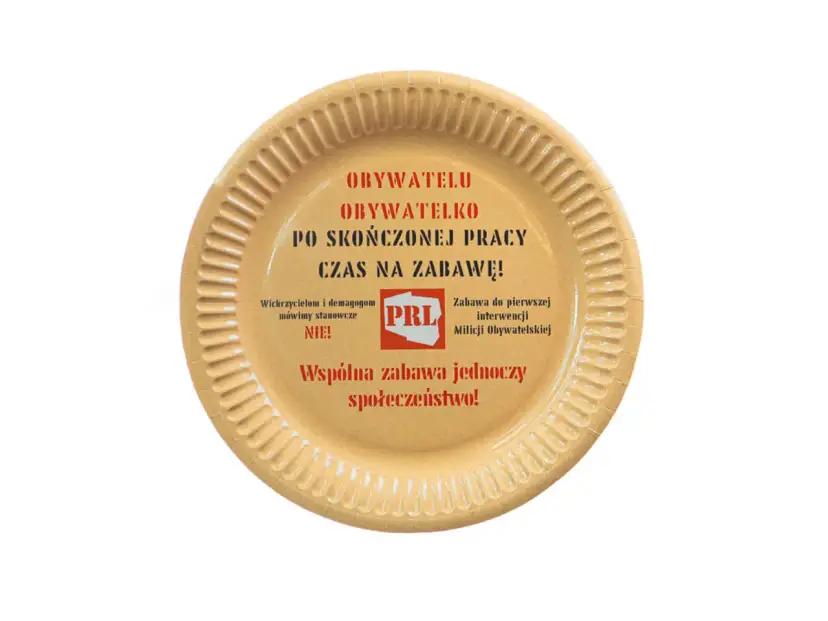 Impreza w stylu PRL: Gadżety i dekoracje, które przeniosą Cię w czas!