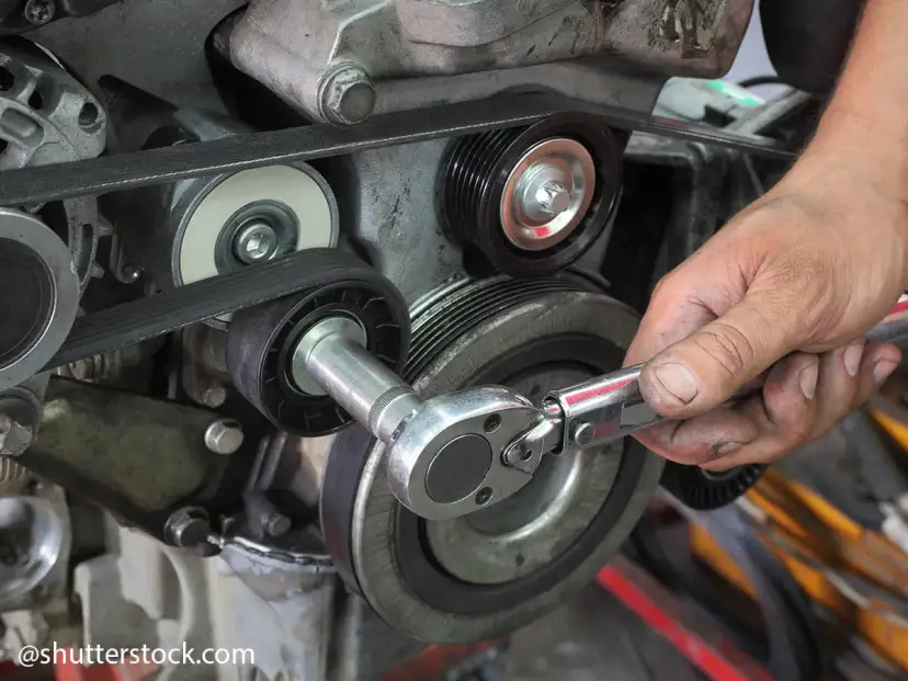 Opel Zafira A 2.0 DTI: Demontaż alternatora krok po kroku. Zrób to sam!