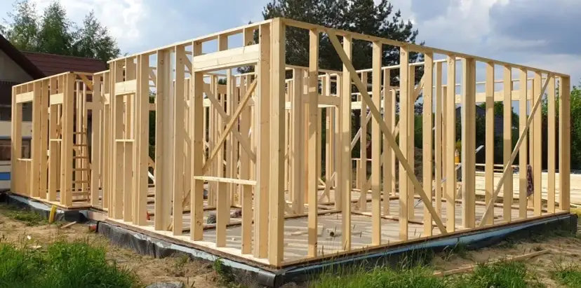 Czym obić dom szkieletowy, aby uniknąć błędów i kosztów?