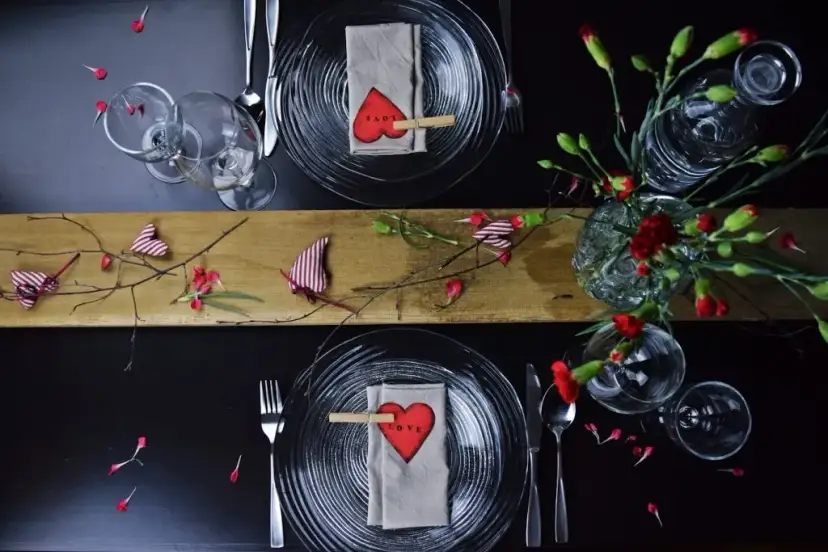 Jak udekorować stół na Walentynki, aby stworzyć niezapomnianą atmosferę