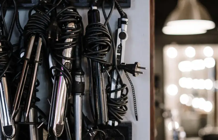 Prostownica z jonizacją czy bez? Wybierz idealną dla siebie!