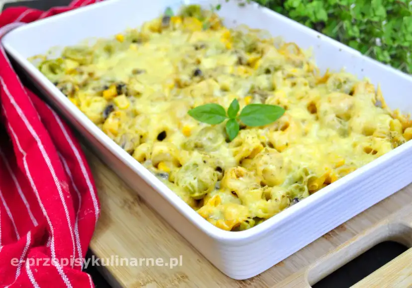 Tortellini: 3 szybkie przepisy na obiad w 20 minut (sosy, zapiekanki, sałatki)