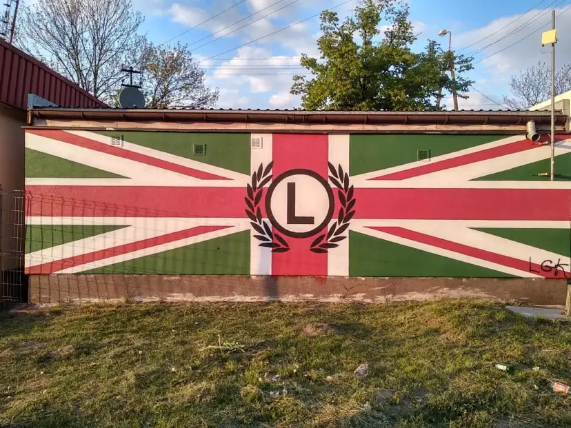 Jak wygląda flaga Legii? Poznaj symbolikę i kolory klubu