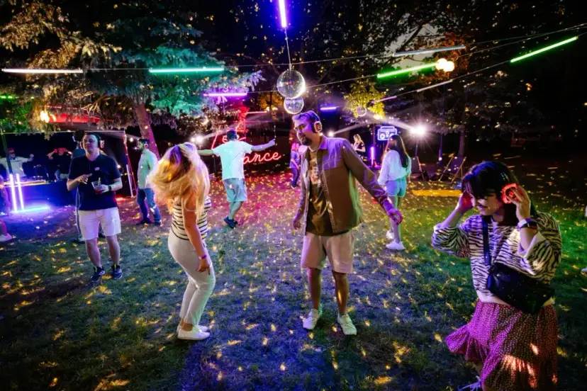 Impreza w stylu lat 80 w Warszawie - najlepsze wydarzenia i miejsca