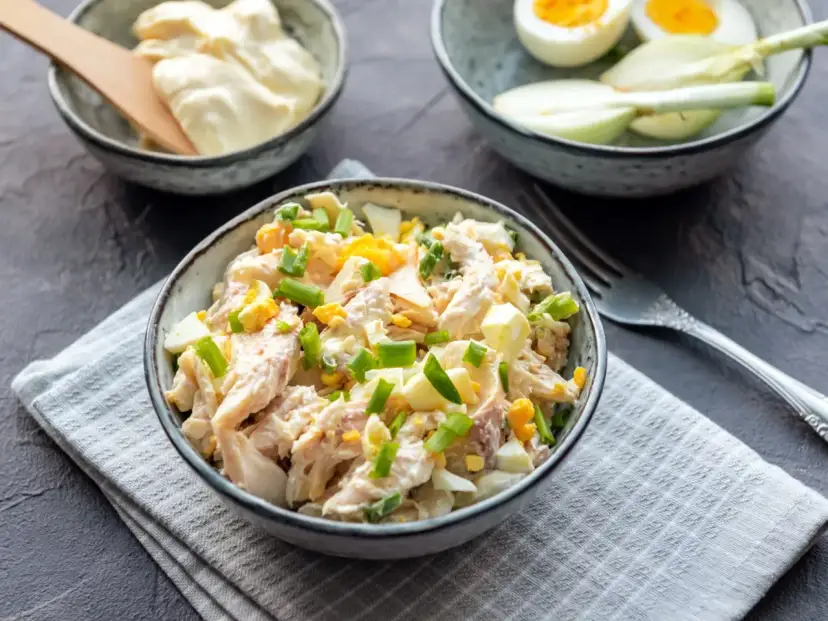 Wędzony kurczak: Z czym jeść? Pomysły na sałatki, obiady, przekąski