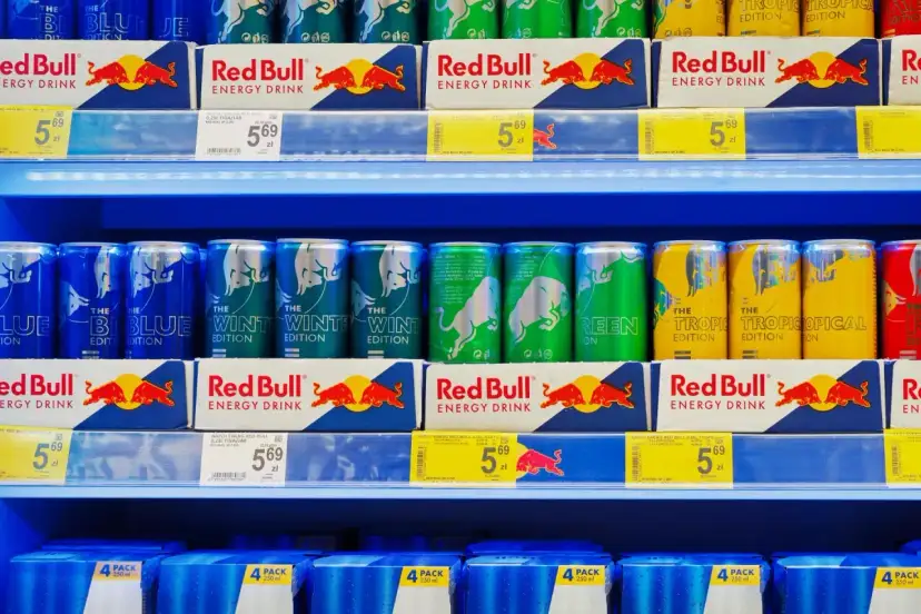 Napoje z kofeiną: Zawartość, wpływ na zdrowie i świadome wybory