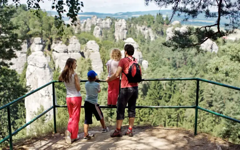 Czy w Czechach jest bezpiecznie? Odkryj prawdziwe zagrożenia dla turystów