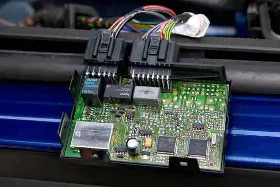 Audi A4 B5: Gdzie jest moduł komfortu? Lokalizacja i objawy