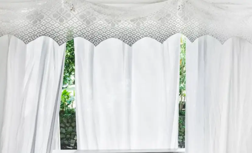 Jak zamontować zasłony na balkonie w bloku bez wiercenia i kłopotów