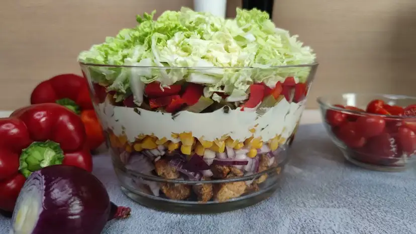 Jak zrobić sałatkę z gyrosem, która zachwyci Twoich gości