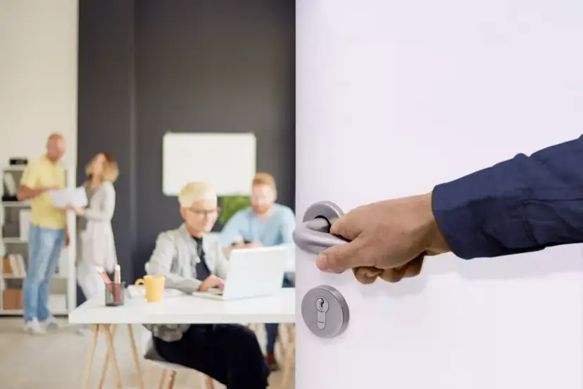 Jak wymienić wkładkę w drzwiach i uniknąć problemów z zamkiem