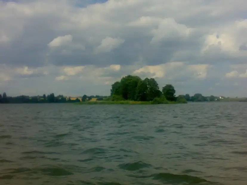 Jezioro Głuszyńskie: piękne miejsce na wędkowanie i wypoczynek