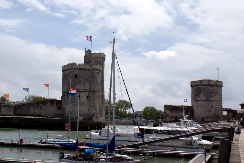 Autobus La Rochelle Île de Ré: Ceny, trasy, bilety planuj mądrze!