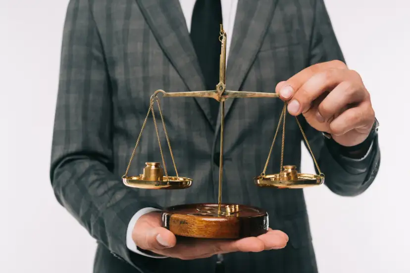 Adwokat czy radca prawny? Wybierz specjalistę, nie tytuł!