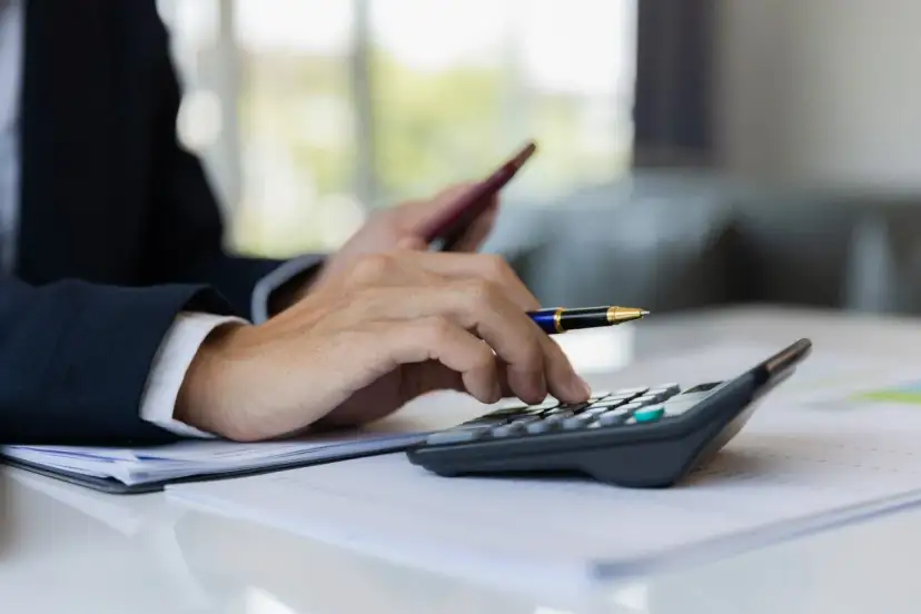 Ile kosztuje wynajem samochodu na miesiąc? Ceny i ukryte koszty