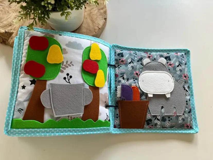 Książeczka sensoryczna 6m+ – rozwój zmysłów i radość zabawy dla maluszka