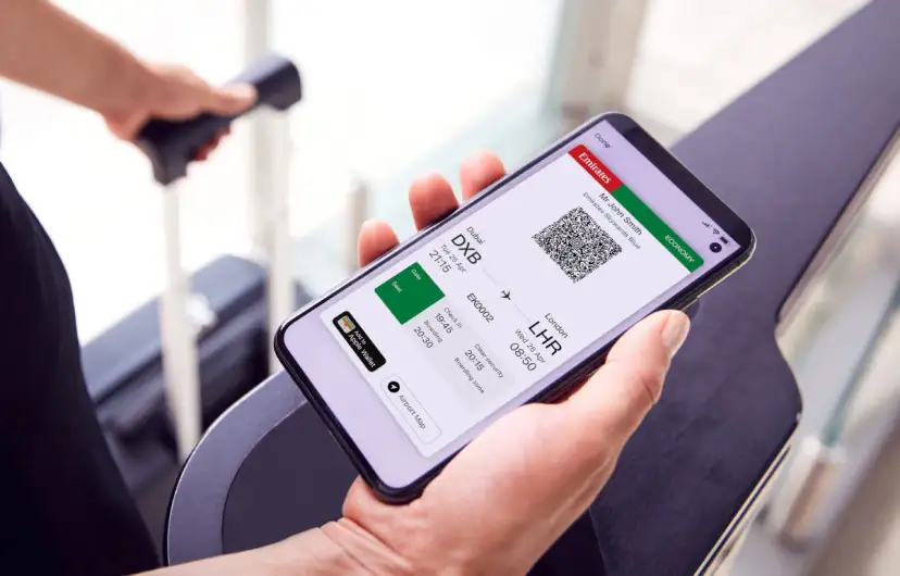 Drukować bilet lotniczy? Kiedy smartfon wystarczy, a kiedy musisz mieć papier
