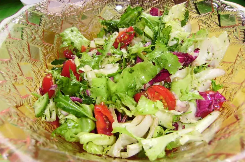 Jak zrobić sałatkę z mix sałat, która zachwyci smakiem i prostotą