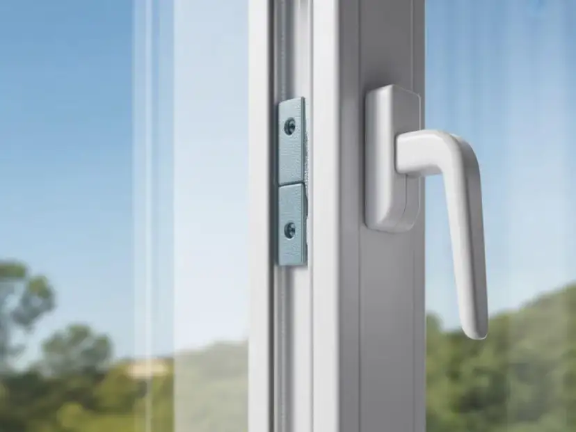 Jak wyjąć skrzydło okna z ramy bez uszkodzeń i stresu