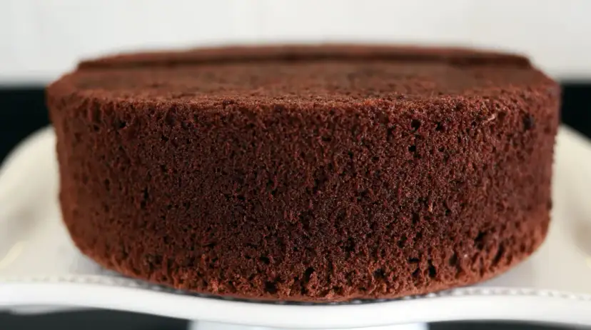 Puszysty biszkopt czekoladowy: przepis, który zawsze się udaje!
