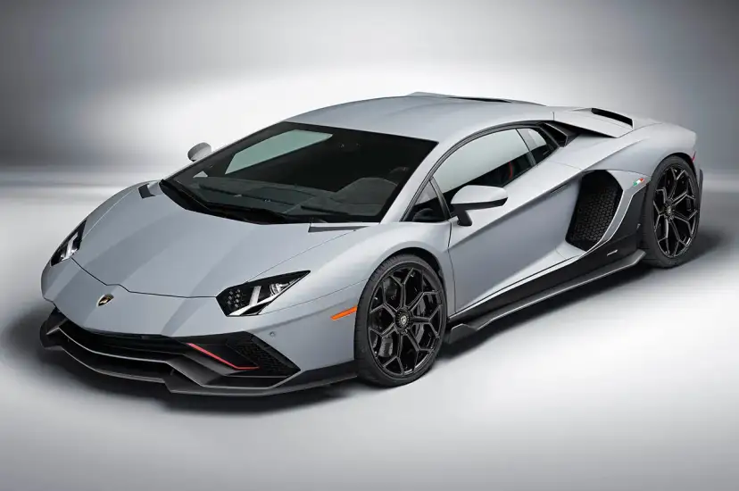 Ile koni mechanicznych ma Lamborghini Aventador? Zaskakujące różnice!