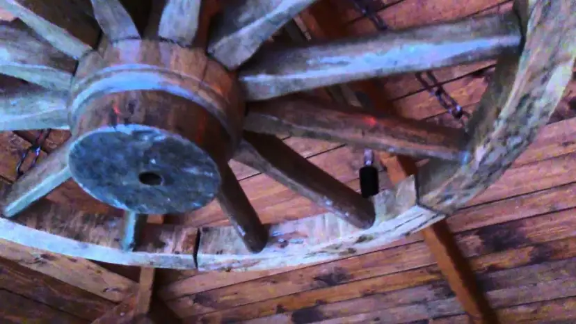 Jak zrobić żyrandol z koła od wozu i uniknąć typowych błędów