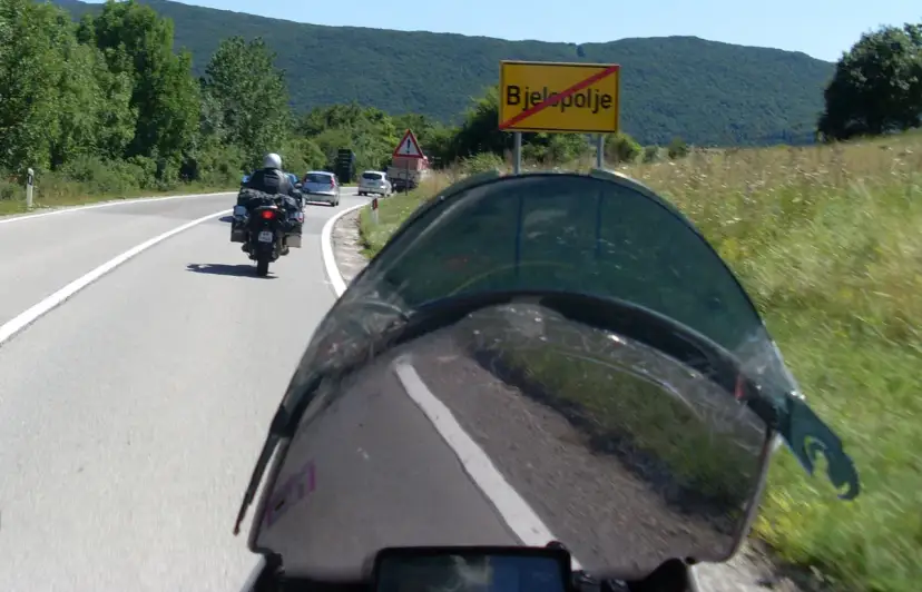 Deflektor motocyklowy: Jak dobrać, by jazda była czystą przyjemnością?