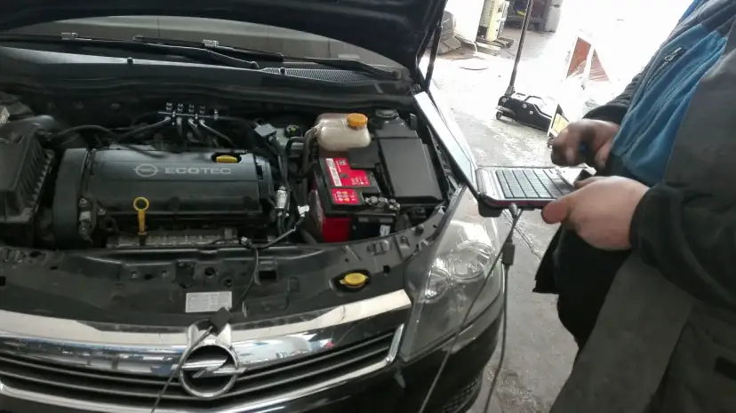 Kasowanie błędów w aucie: Cena, ryzyko, DIY czy mechanik?