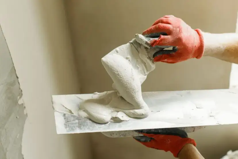 Gips szpachlowy czy budowlany - poznaj kluczowe różnice i zastosowania