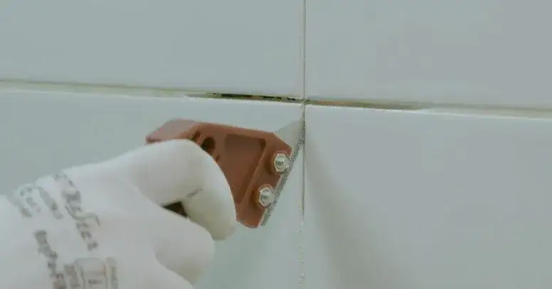 Jak wymienić fugę w płytkach – uniknij najczęstszych błędów i oszczędzaj