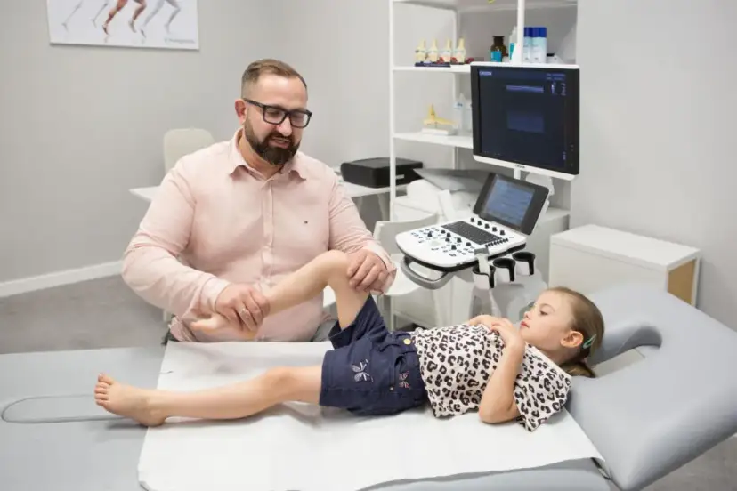 Ortopeda czy fizjoterapeuta? Wybierz dobrze i pozbądź się bólu!