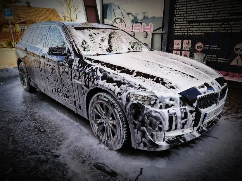 Myjnia samoobsługowa: Umyj auto jak detailer! Bez zacieków i rys