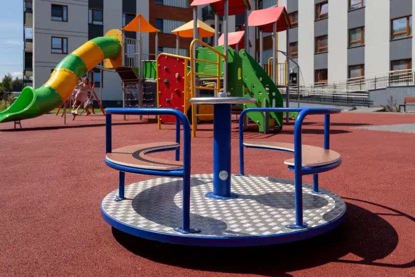 Ile kosztuje certyfikat na plac zabaw? Sprawdź ukryte koszty!