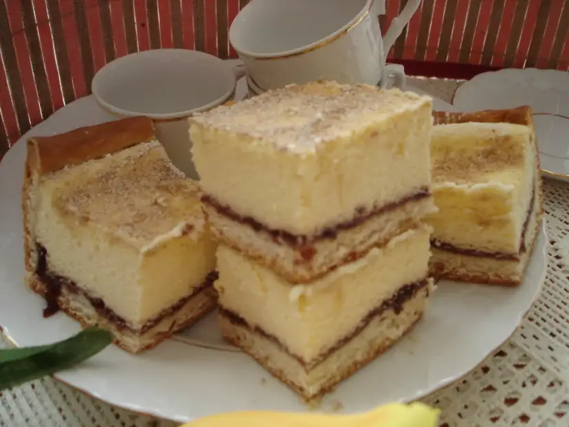 Przepis na sernik na cieście drożdżowym, który zachwyci Twoich gości