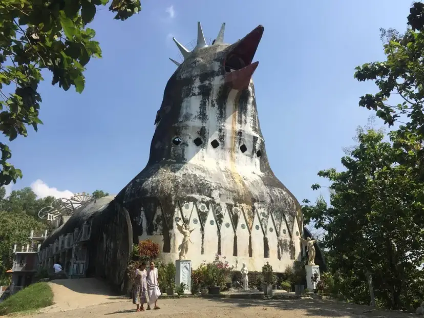 Kościół z kogutem - odkryj znaczenie symbolu w wierze chrześcijańskiej