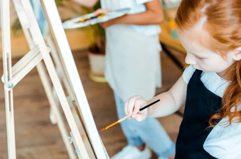 Kreatywne wakacje, czyli jak artystyczne kolonie i obozy dla dzieci i młodzieży Kogis rozwijają pasje i talenty